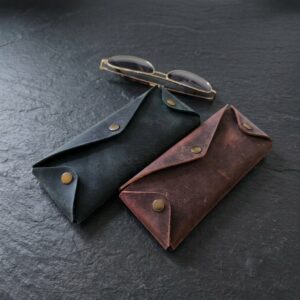 Etui à lunettes en cuir