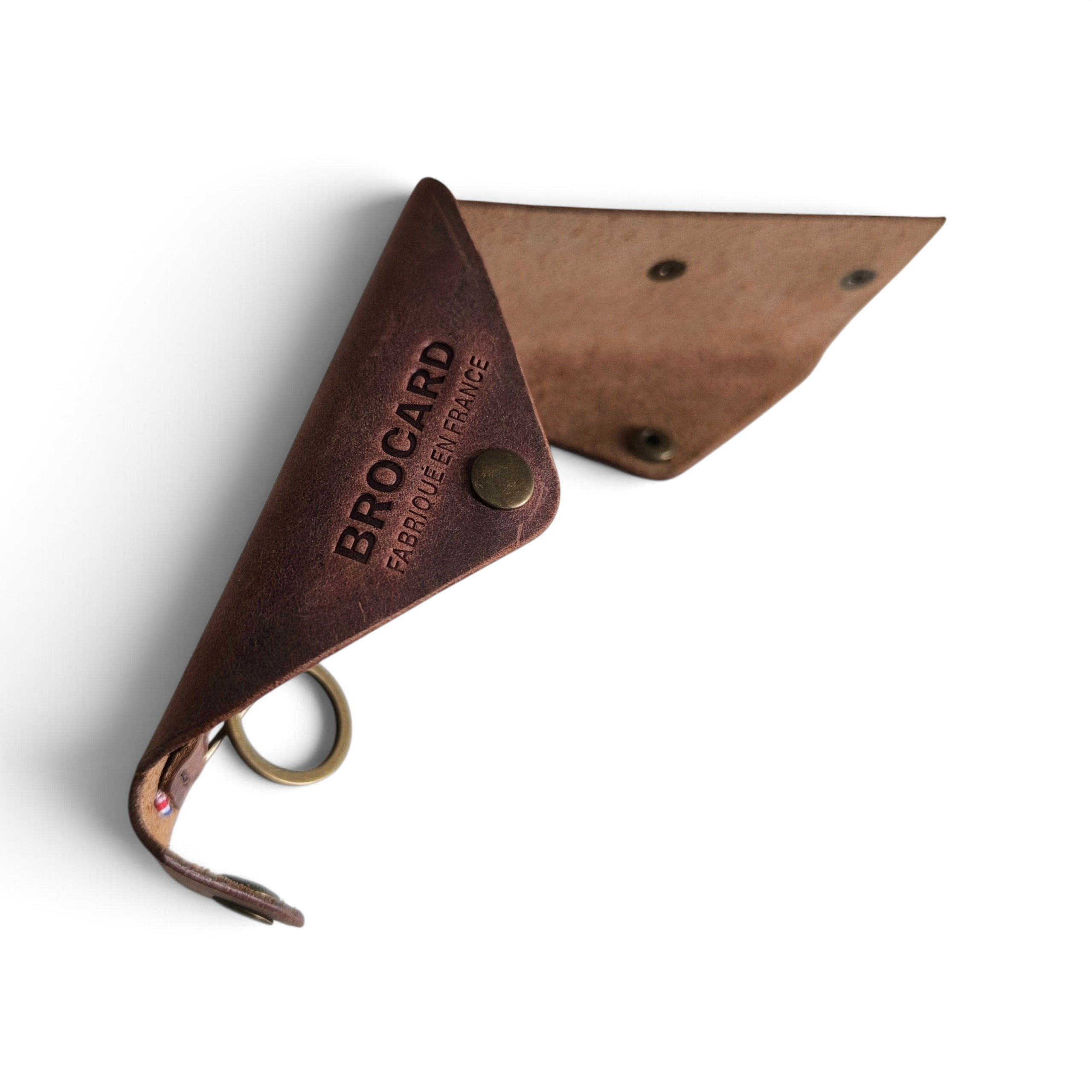 Porte-clés étui en cuir marron fait main en France par Brocard Leather Goods