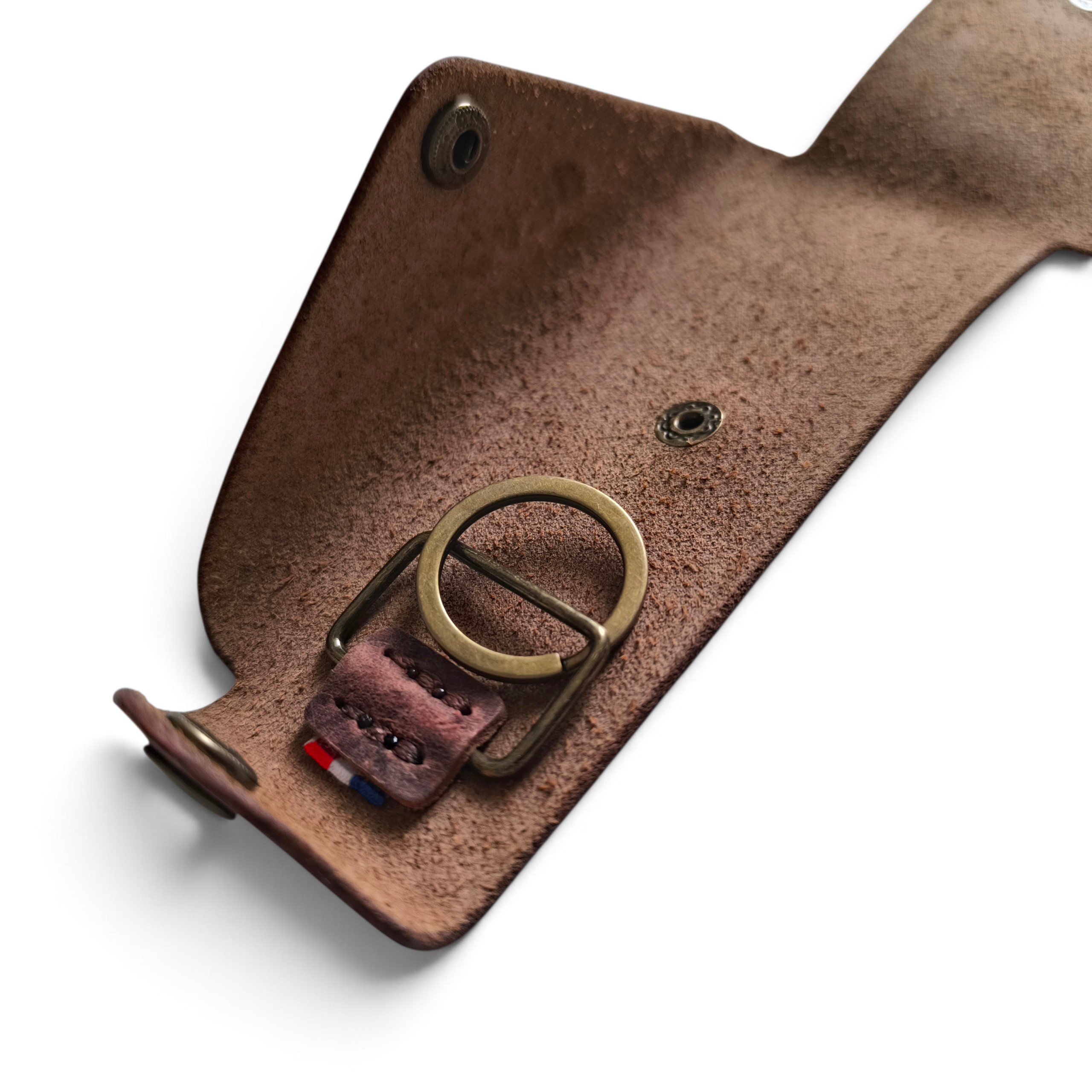 Porte-clés étui en cuir marron fait main en France par Brocard Leather Goods